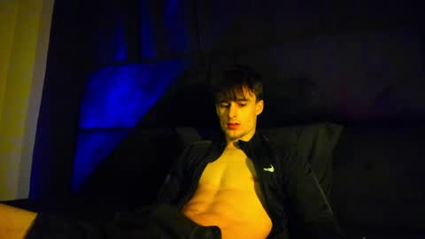 Snapshot of skinnyguywithbigd chatting on January 12, 10:43 pm skinnyguywithbigd online show from January 12, 10:43 pm