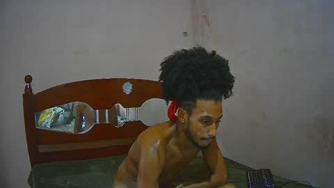 Snapshot of skinnylatinman chatting on December 3, 11:01 am Skinny Latin Man online show from December 3, 11:01 am