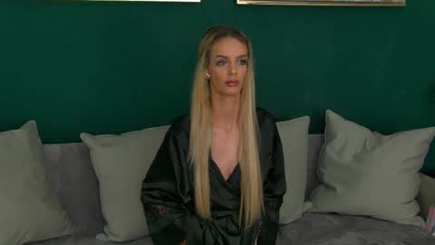 Snapshot of skinnynatty chatting on March 19, 5:11 am Natty online show from March 19, 5:11 am