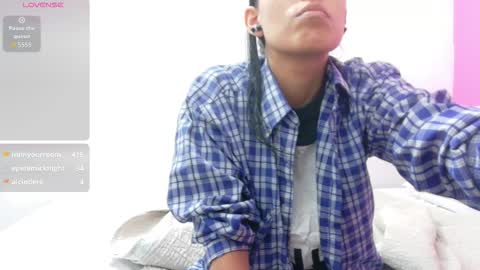 Snapshot of skinnyneighbour_ chatting on February 24, 2:42 am Karla online show from February 24, 2:42 am