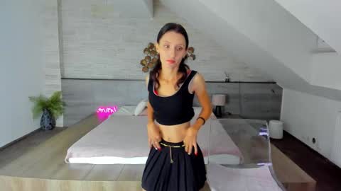 Snapshot of skinnystar_ chatting on September 19, 4:36 am Julia online show from September 19, 4:36 am