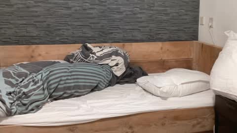 skinnysubboyfeet1999 online show from March 28, 5:23 pm