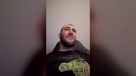 Snapshot of skinnytallz chatting on July 5, 4:47 pm Meatnbones online show from July 5, 4:47 pm