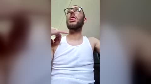 Snapshot of skinnytallz chatting on July 6, 7:05 pm Meatnbones online show from July 6, 7:05 pm