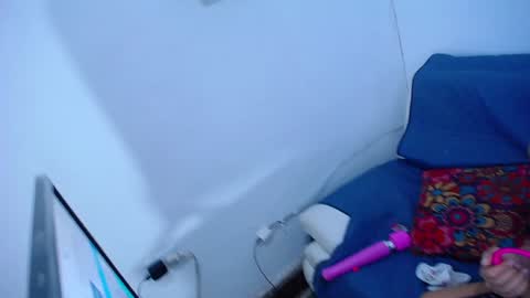 Snapshot of skinnyy_andtight chatting on December 4, 3:26 am Alexa online show from December 4, 3:26 am