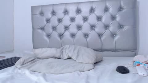 Snapshot of skinnyy_andtight chatting on December 28, 9:20 am Alexa online show from December 28, 9:20 am