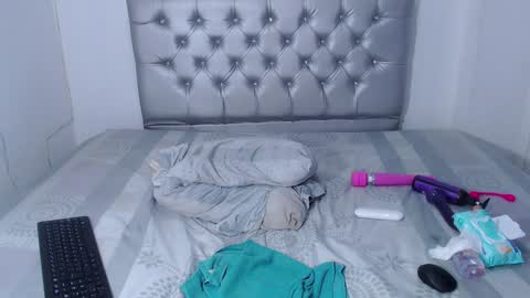 Snapshot of skinnyy_andtight chatting on January 10, 6:20 am Alexa online show from January 10, 6:20 am