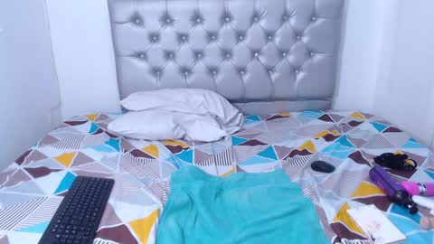 Snapshot of skinnyy_andtight chatting on February 7, 6:14 am Alexa online show from February 7, 6:14 am