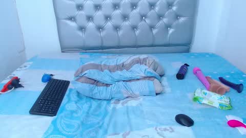 Snapshot of skinnyy_andtight chatting on February 27, 9:22 am Alexa online show from February 27, 9:22 am