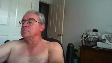 Snapshot of skipper1970 chatting on February 26, 6:01 am Skipper1970 online show from February 26, 6:01 am