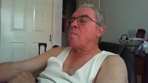 Snapshot of skipper1970 chatting on April 6, 1:25 am Skipper1970 online show from April 6, 1:25 am