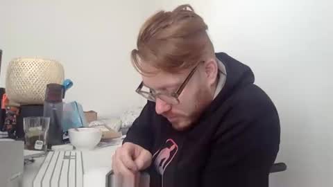 Snapshot of sklave_s chatting on March 19, 9:02 am sklave_s online show from March 19, 9:02 am