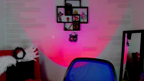 Snapshot of sky_girl1 chatting on November 6, 9:05 pm Mile online show from November 6, 9:05 pm