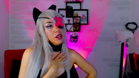 Snapshot of sky_girl1 chatting on November 15, 4:10 am Mile online show from November 15, 4:10 am