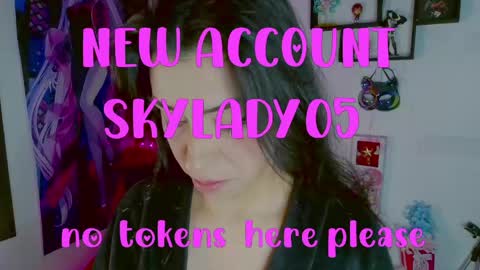 Snapshot of sky_girl1 chatting on April 26, 1:58 am Mile online show from April 26, 1:58 am