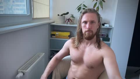 sky_guy25 online show from October 2, 8:21 am