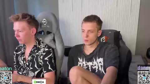 Snapshot of sky_hunter chatting on June 11, 10:57 am sky_hunter online show from June 11, 10:57 am