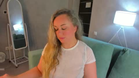 Snapshot of sky_kuper chatting on June 24, 1:04 am Sky online show from June 24, 1:04 am