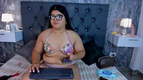 sky_white_ online show from June 22, 12:02 pm