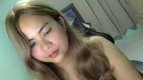 Snapshot of skyangelxx chatting on February 16, 10:43 am dreamwhorexx online show from February 16, 10:43 am