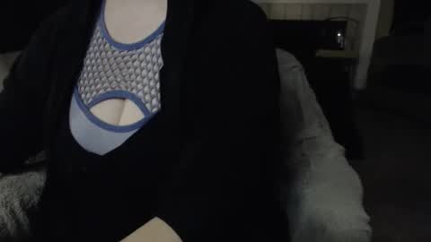 SKYLE   online show from November 17, 4:40 am