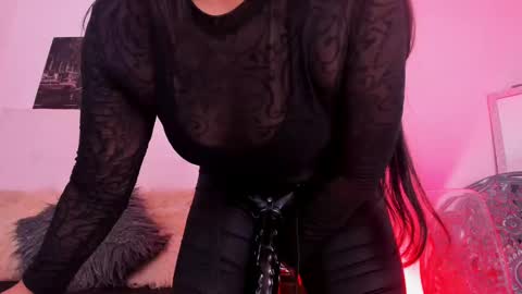 Snapshot of skydarkblue chatting on February 3, 5:40 am skydarkblue online show from February 3, 5:40 am