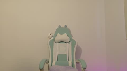 Snapshot of skye_nerdy chatting on September 13, 11:21 am SKYE. online show from September 13, 11:21 am