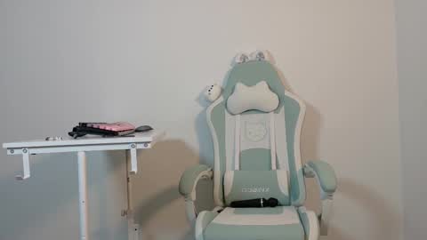 Snapshot of skye_nerdy chatting on September 25, 2:15 am SKYE. online show from September 25, 2:15 am