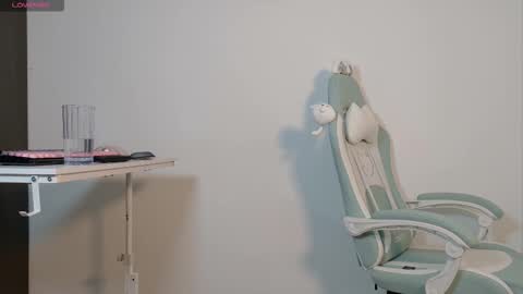 Snapshot of skye_nerdy chatting on October 11, 5:39 am SKYE. online show from October 11, 5:39 am