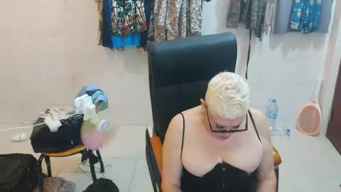 Snapshot of skylartgilf205565 chatting on September 16, 1:56 pm skylartgilf205565 online show from September 16, 1:56 pm