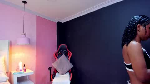 skylerbloom online show from October 20, 3:18 am