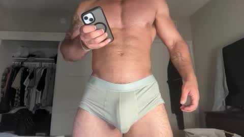 Skyler Flexes online show from May 11, 12:05 am