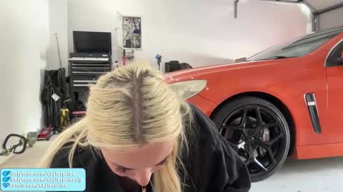 Snapshot of skylerprice chatting on October 30, 2:46 am skyler online show from October 30, 2:46 am