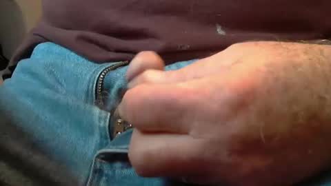 Snapshot of skypylot chatting on December 1, 5:35 pm ResqPylot2 online show from December 1, 5:35 pm