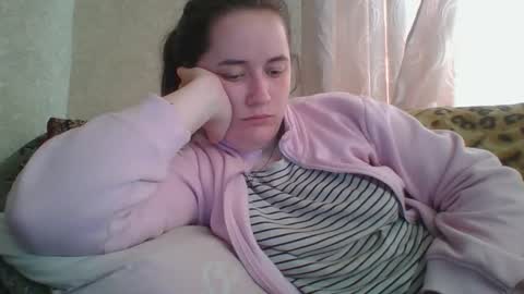 skyressie333 online show from April 16, 6:25 am