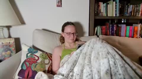 Snapshot of skywinters chatting on February 22, 4:35 am Sky Winters online show from February 22, 4:35 am