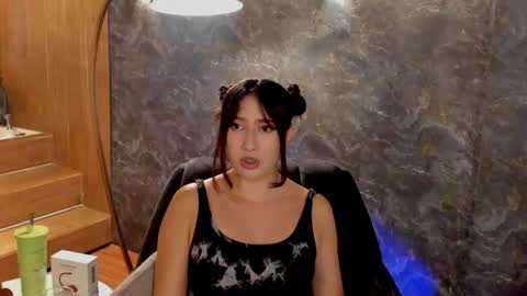 Snapshot of skyylee_ chatting on April 28, 1:16 pm abby online show from April 28, 1:16 pm