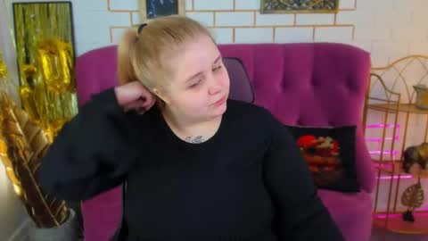Snapshot of sladadeew chatting on May 7, 9:03 am Slada Deew online show from May 7, 9:03 am