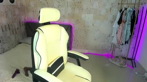 Snapshot of slaughtyalexxx chatting on January 5, 9:47 pm Alexandria my love online show from January 5, 9:47 pm