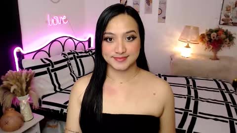 Queen Cyrine online show from December 1, 11:15 am