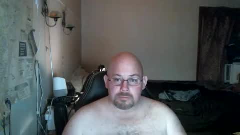 Snapshot of slavejim518 chatting on February 17, 5:04 am slavejim online show from February 17, 5:04 am