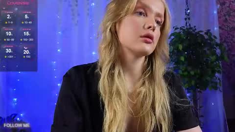 Snapshot of slay_blonde chatting on October 26, 1:39 pm Lily online show from October 26, 1:39 pm