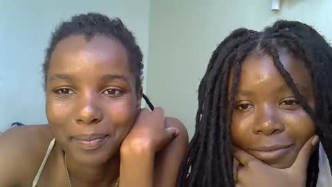 sleciah online show from December 16, 9:36 am