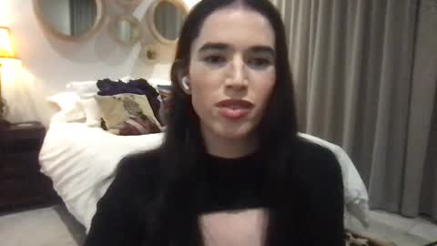 Snapshot of sleek_elf chatting on November 16, 8:14 pm sleek_elf online show from November 16, 8:14 pm