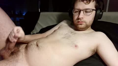 Snapshot of slender_slit chatting on December 21, 8:21 am slender_slit online show from December 21, 8:21 am