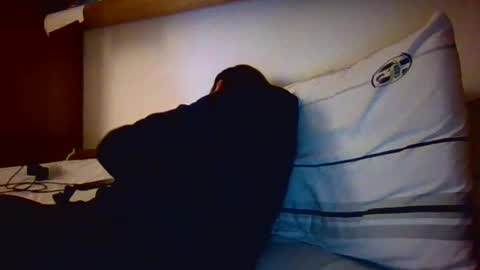 Snapshot of slevin1983 chatting on December 11, 5:37 pm slevin online show from December 11, 5:37 pm