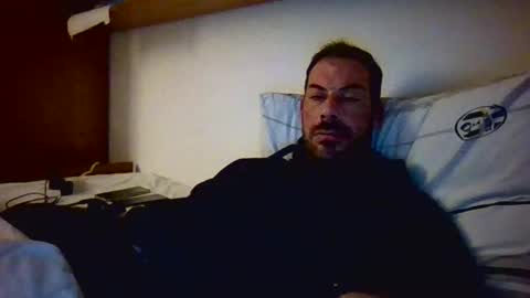 Snapshot of slevin1983 chatting on December 12, 12:59 am slevin online show from December 12, 12:59 am