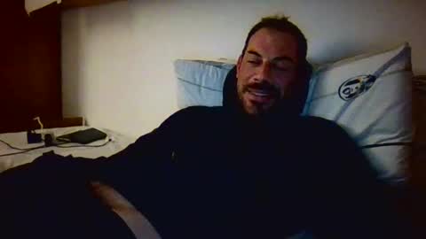 Snapshot of slevin1983 chatting on December 13, 1:15 am slevin online show from December 13, 1:15 am