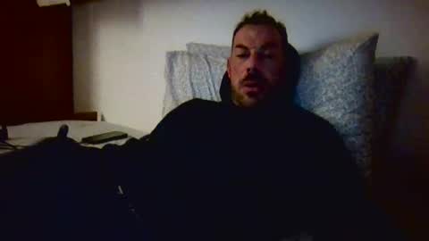 Snapshot of slevin1983 chatting on February 9, 11:57 pm slevin online show from February 9, 11:57 pm