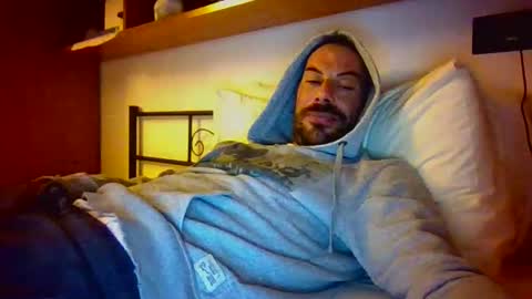 Snapshot of slevin1983 chatting on October 28, 12:58 am slevin online show from October 28, 12:58 am